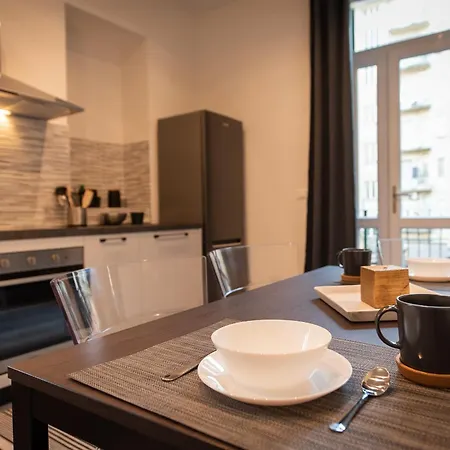 Living - Porta Susa Apartment